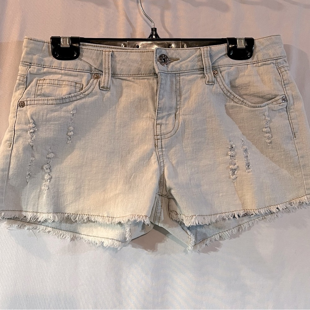 U2B Womens Faded Fringed Blue Denim Shorts, Size 7, #438
